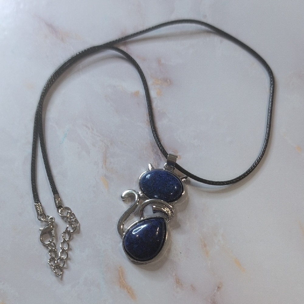 Chic Silver and Blue Cat Pendant Necklace